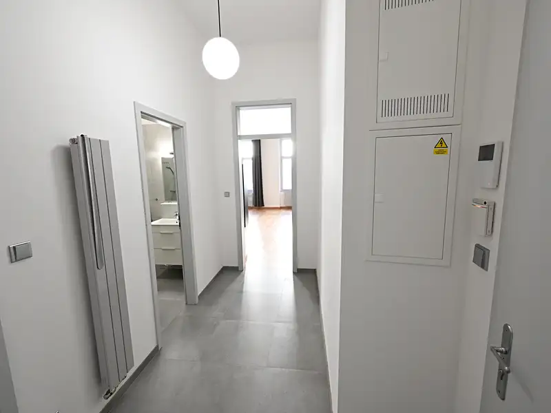 Pronájem bytu 1+kk 43 m², Praha – náhled fotky 2
