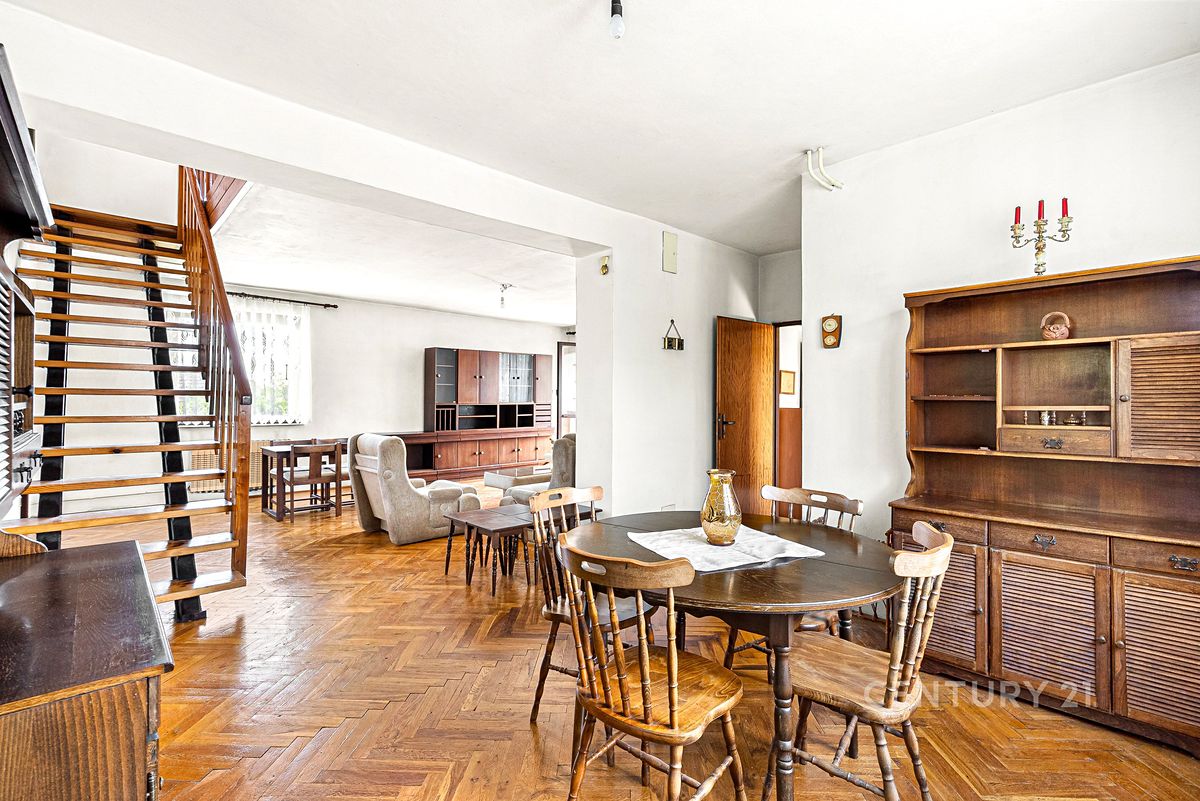 Prodej rodinného domu 321 m², pozemek 842 m² – fotografie 5