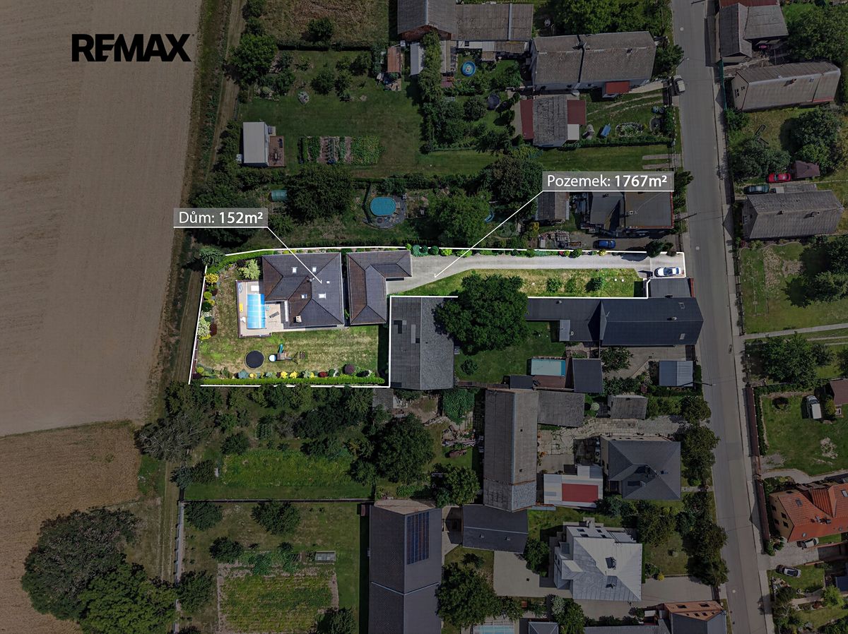 Prodej rodinného domu 252 m², pozemek 1767 m² – fotografie 2