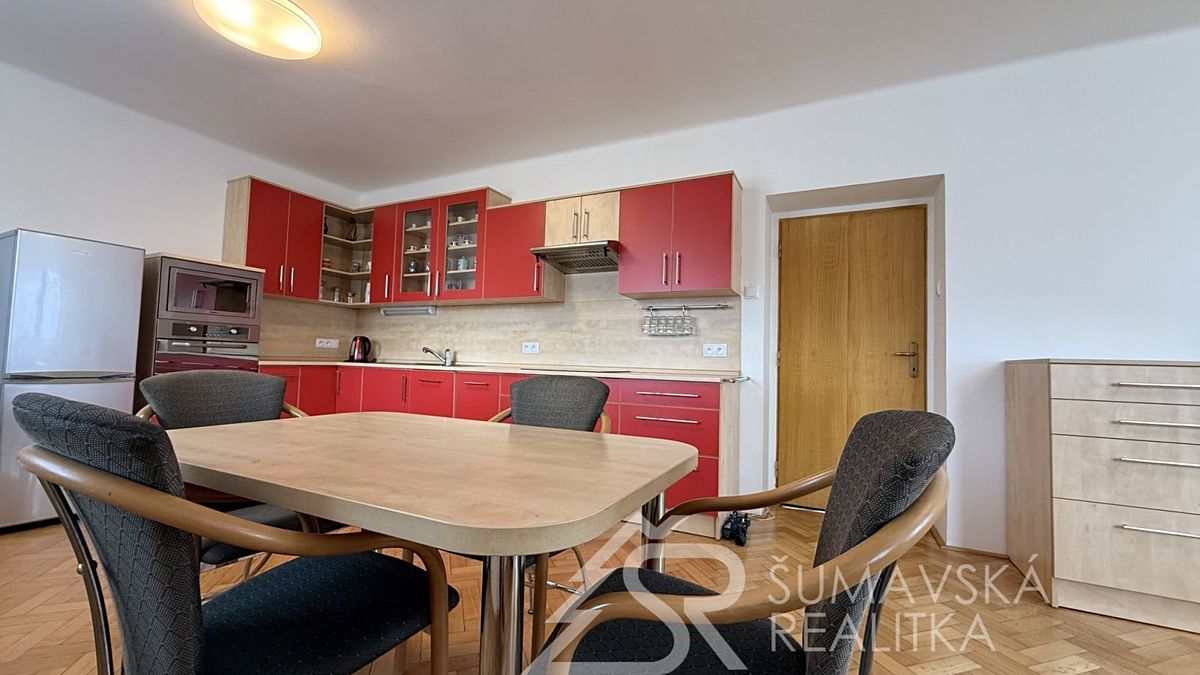 Pronájem rodinného domu 200 m², pozemek 761 m² – fotografie 5