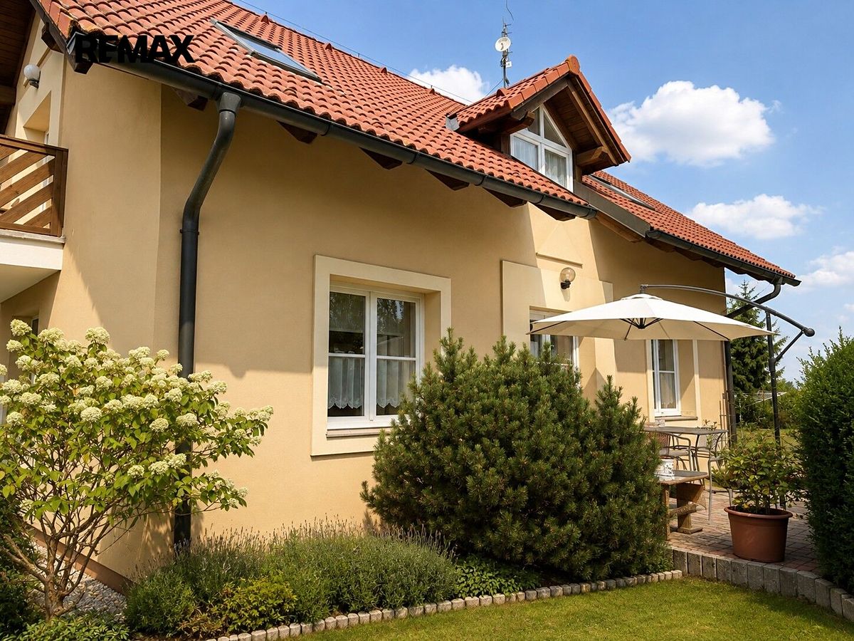 Prodej rodinného domu 184 m², pozemek 1173 m² – fotografie 2