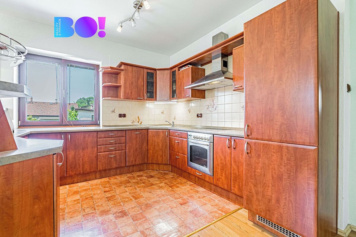 Prodej rodinného domu 197 m², pozemek 880 m² – fotografie 5