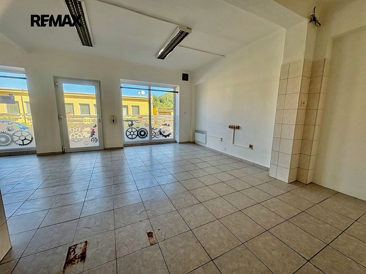 Pronájem obchodního prostoru 74 m² – fotografie 2