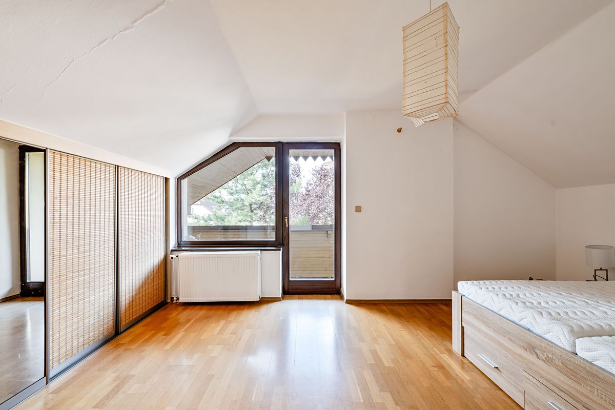 Prodej rodinného domu 297 m², pozemek 386 m² – fotografie 5