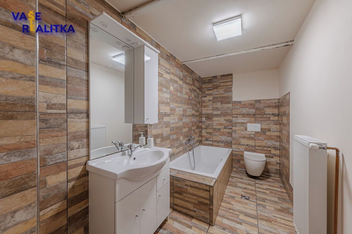 Prodej rodinného domu 204 m², pozemek 976 m² – fotografie 5