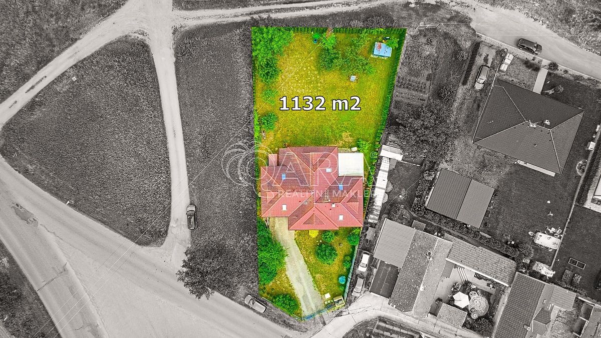 Prodej rodinného domu 209 m², pozemek 1132 m² – fotografie 2