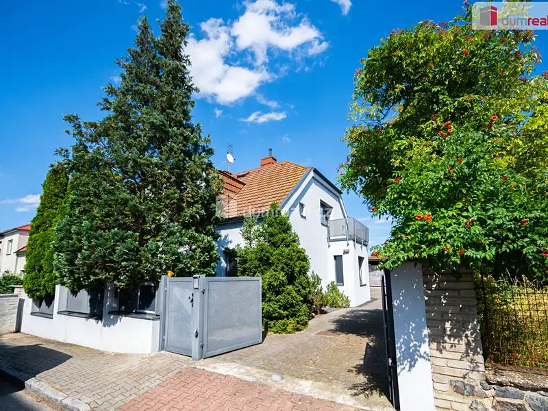 Prodej rodinného domu 224 m², pozemek 356 m², Praha – náhled fotky 3