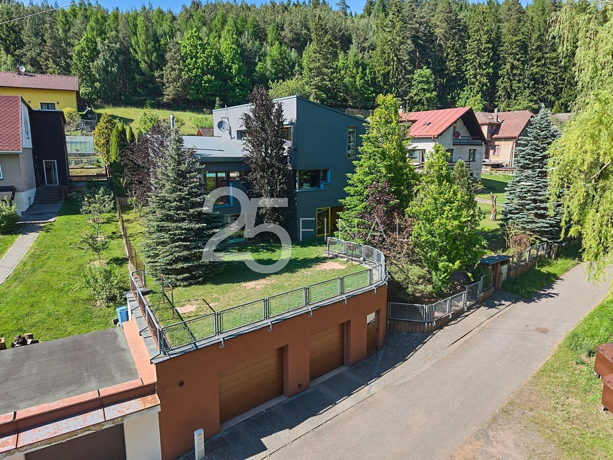 Prodej rodinného domu 214 m², pozemek 1115 m² – fotografie 2