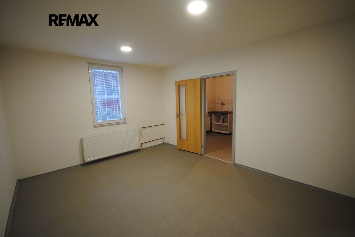 Prodej kanceláře 226 m² – fotografie 5