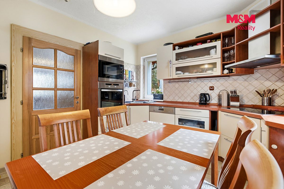 Prodej rodinného domu 160 m², pozemek 510 m² – fotografie 2