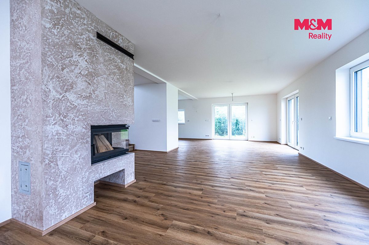 Prodej rodinného domu 248 m², pozemek 1542 m² – fotografie 2