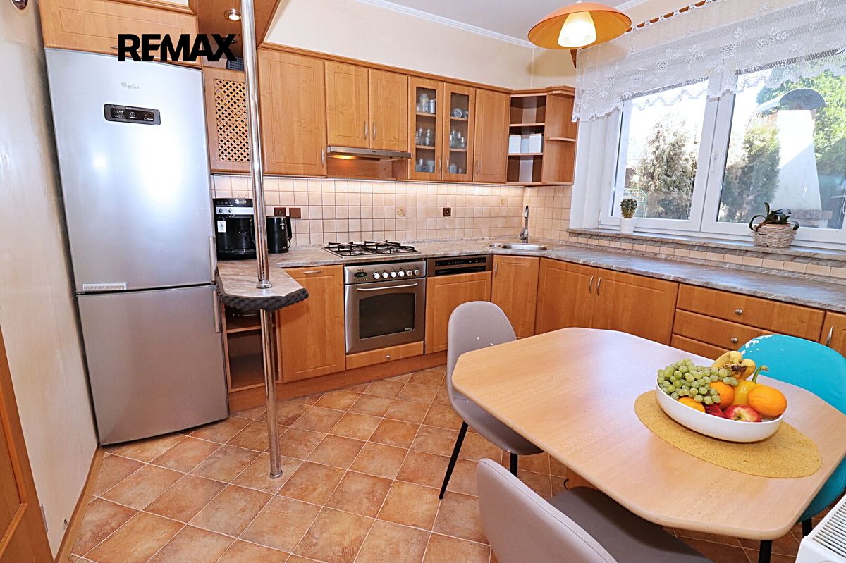 Prodej rodinného domu 159 m², pozemek 180 m² – fotografie 2