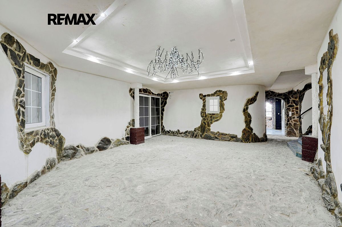 Prodej rodinného domu 952 m², pozemek 2493 m² – fotografie 3