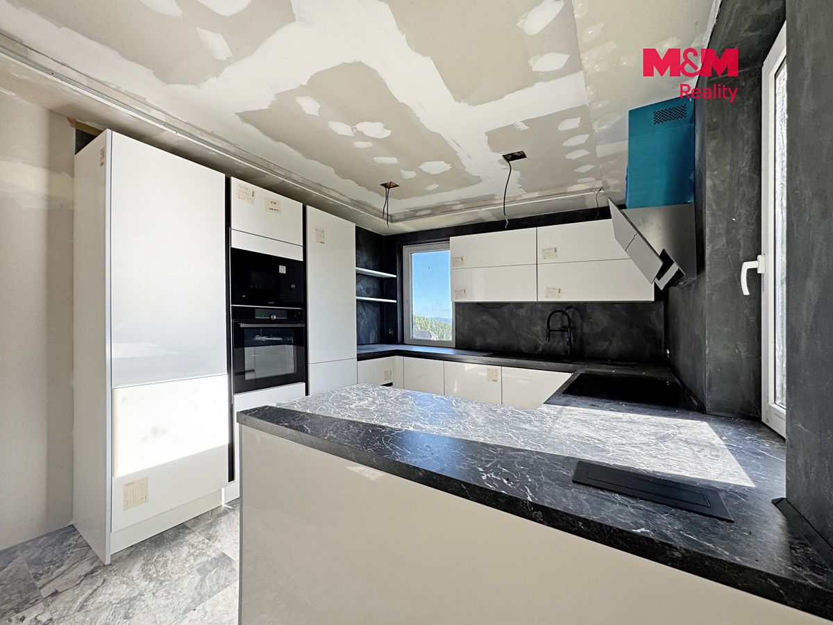 Prodej rodinného domu 202 m², pozemek 1592 m² – fotografie 5