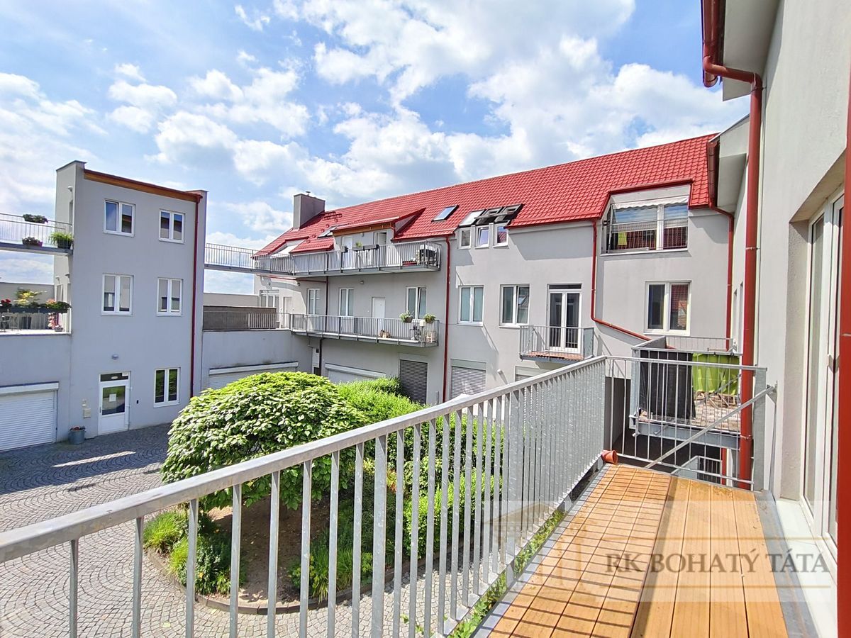 Pronájem bytu 3+kk 100 m²