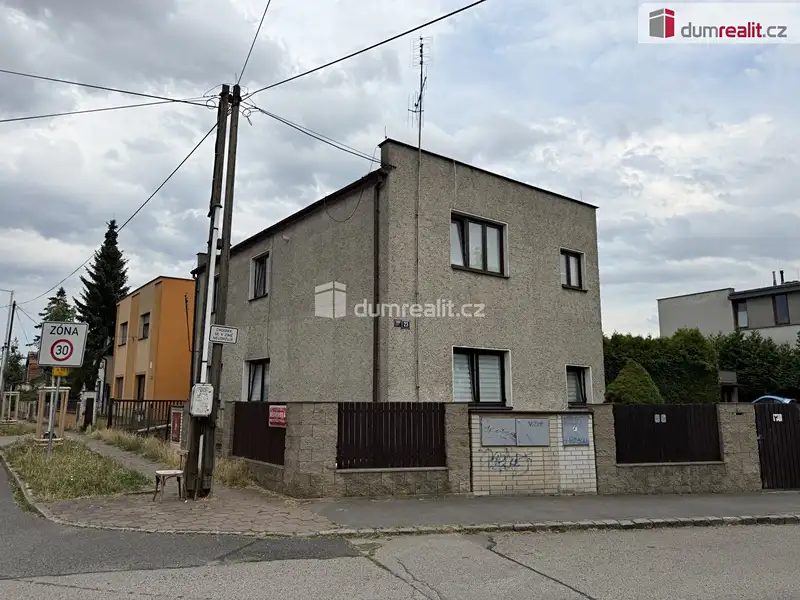 Prodej rodinného domu 209 m², pozemek 596 m², Praha – náhled fotky 1