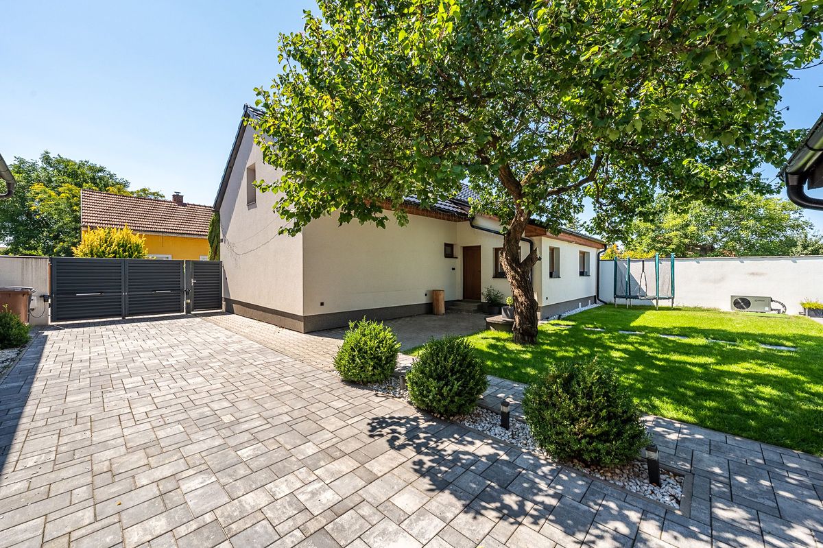 Pronájem rodinného domu 90 m², pozemek 358 m² – fotografie 2