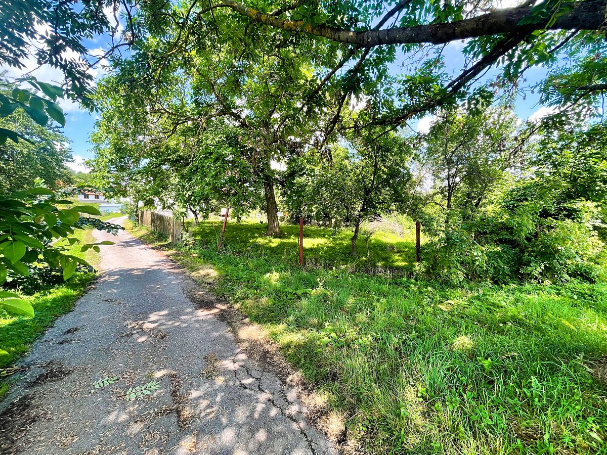 Prodej stavebního pozemku 1357 m² – fotografie 3