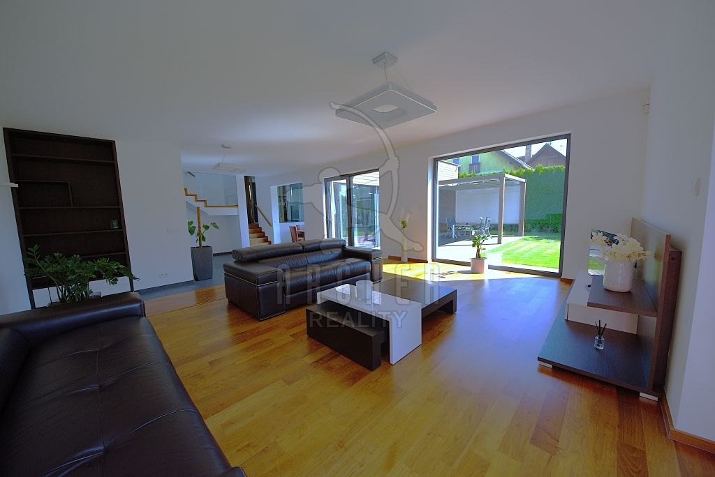 Prodej rodinného domu 300 m², pozemek 1000 m² – fotografie 4