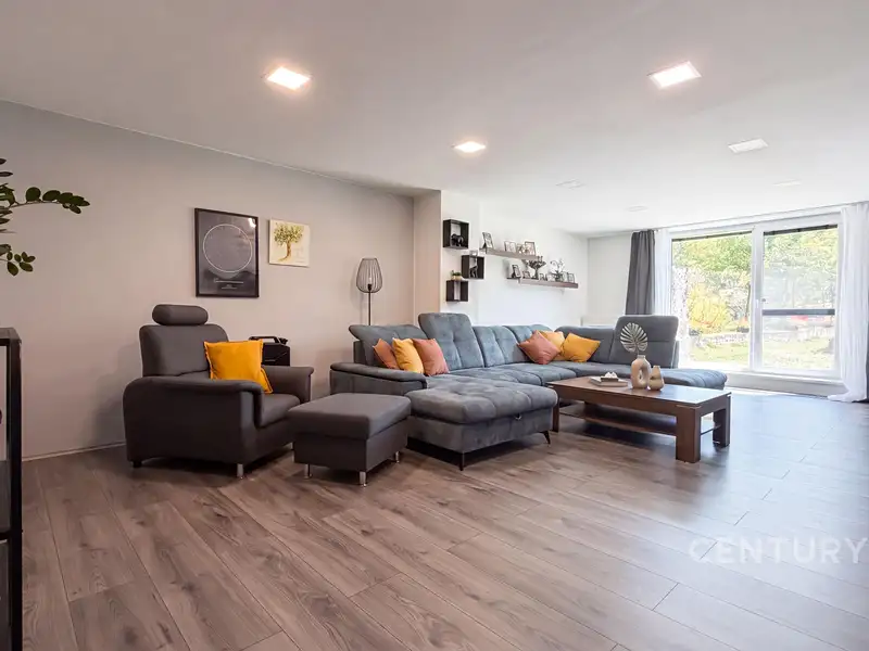 Prodej rodinného domu 284 m², pozemek 1154 m², Roštín – náhled fotky 1