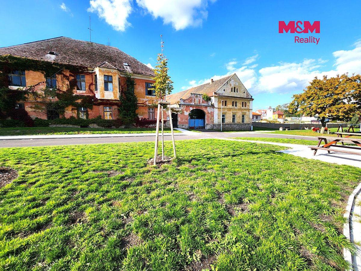 Prodej rodinného domu 480 m², pozemek 2674 m² – fotografie 2