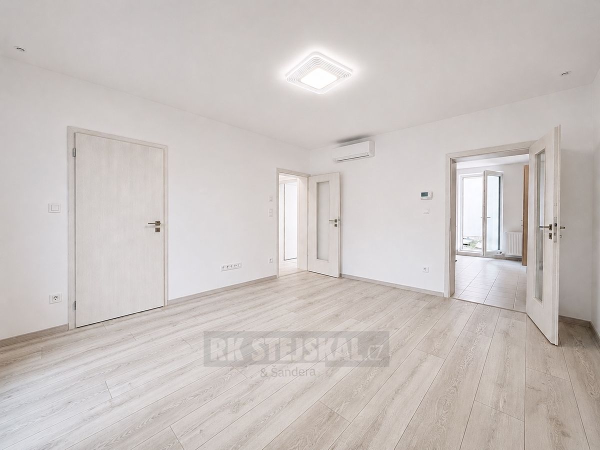 Pronájem bytu 2+1 55 m² – fotografie 2