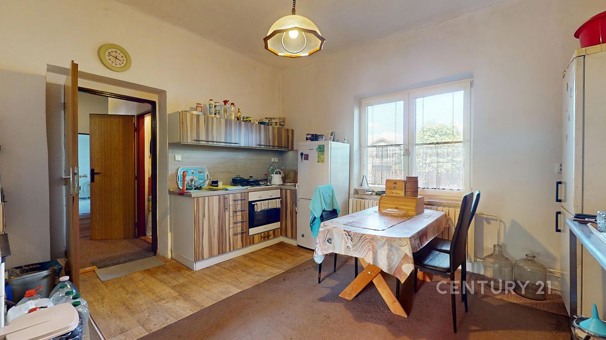 Prodej rodinného domu 167 m², pozemek 1095 m² – fotografie 2