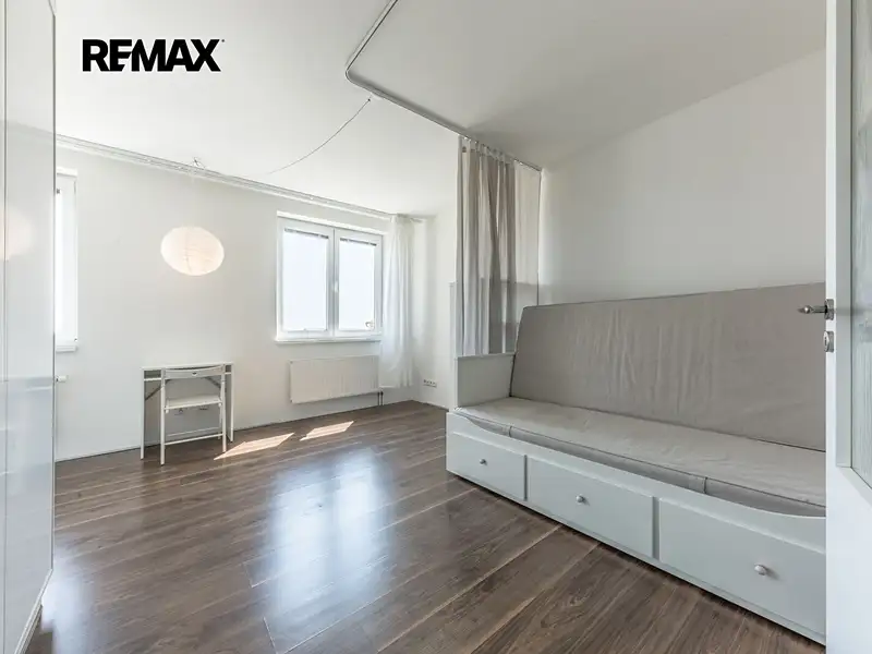 Pronájem bytu 1+kk 30 m², Klecany – náhled fotky 2