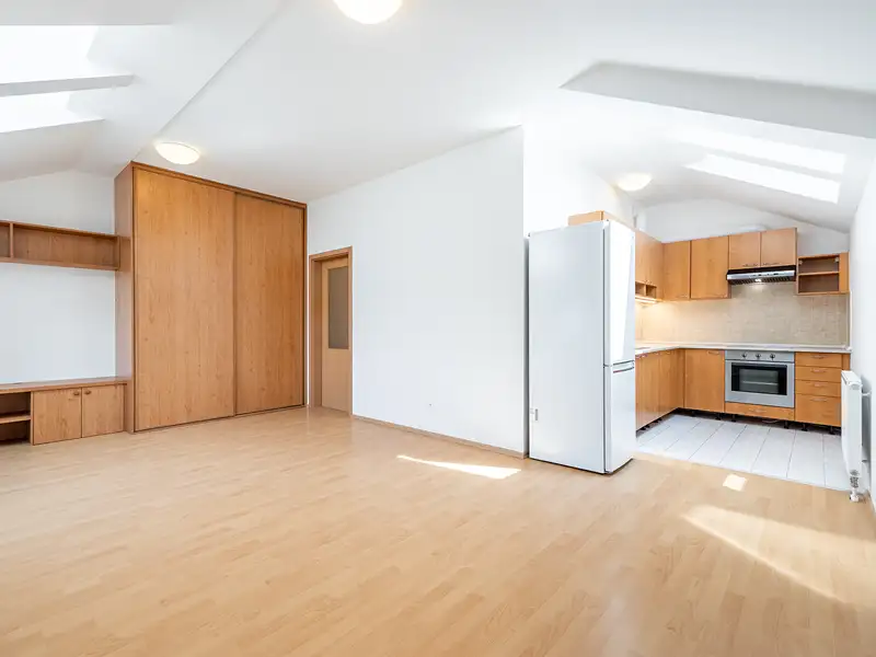 Prodej bytu 1+kk 38 m², Praha – náhled fotky 2