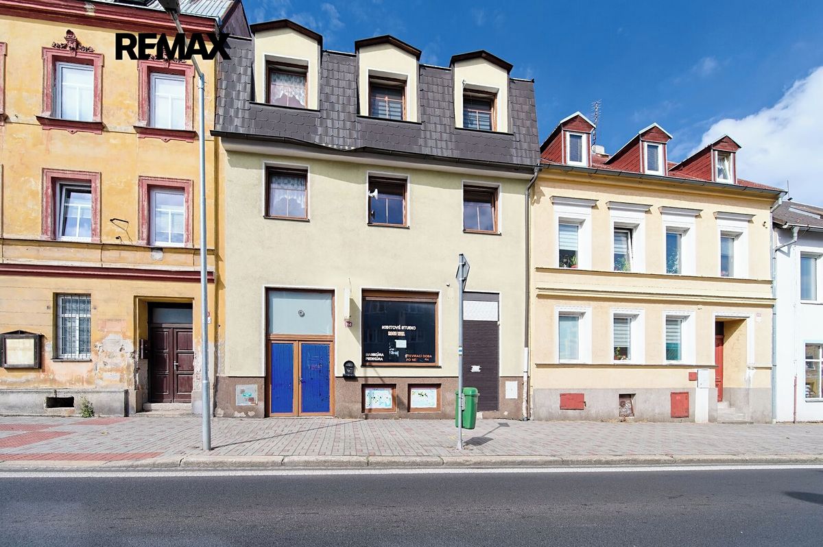 Prodej rodinného domu 332 m², pozemek 104 m² – fotografie 2