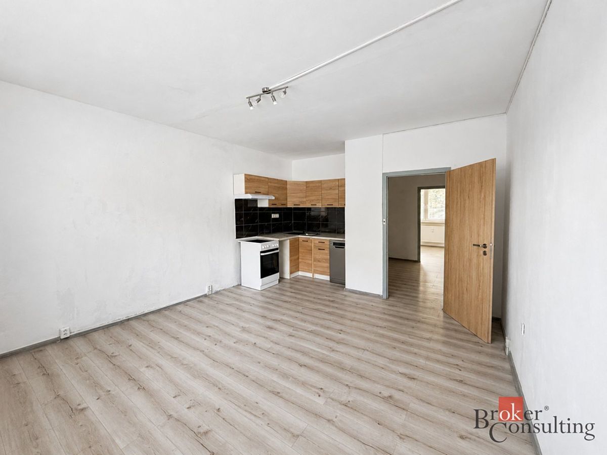 Pronájem bytu 2+kk 41 m² – fotografie 3