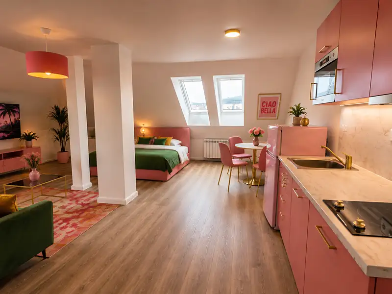 Prodej bytu 1+kk 56 m², Praha – náhled fotky 1