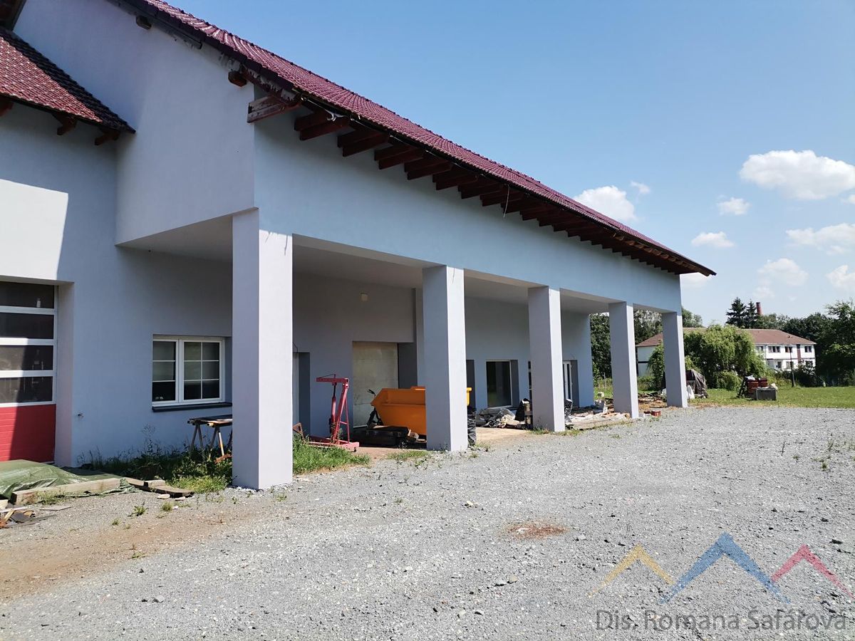 Pronájem komerční nemovitosti 137 m² – fotografie 2