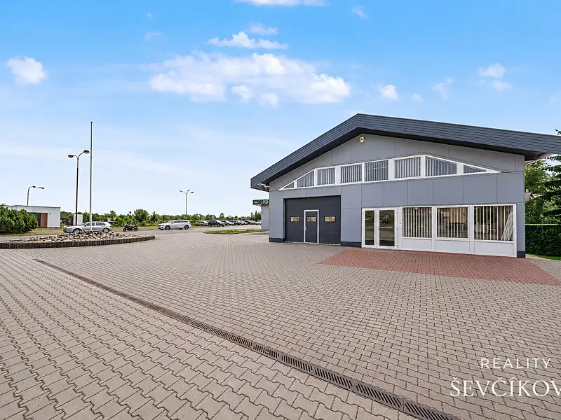 Pronájem obchodního prostoru 700 m², Hradec Králové – náhled fotky 3