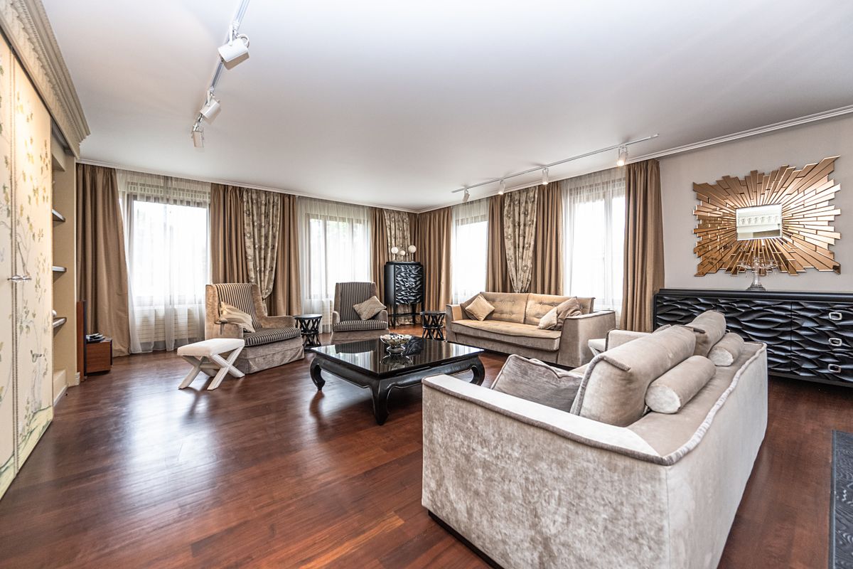 Pronájem bytu 5+kk 193 m² – fotografie 3