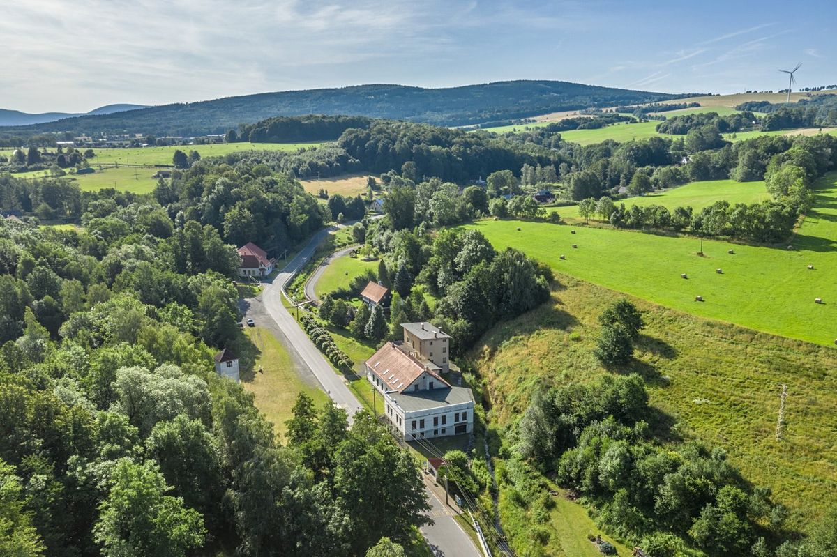 Prodej rodinného domu 250 m², pozemek 3692 m² – fotografie 2