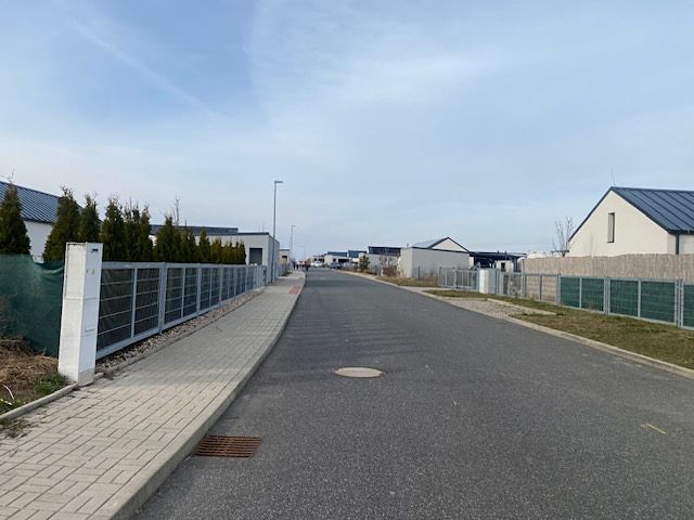 Prodej stavebního pozemku 861 m² – fotografie 2