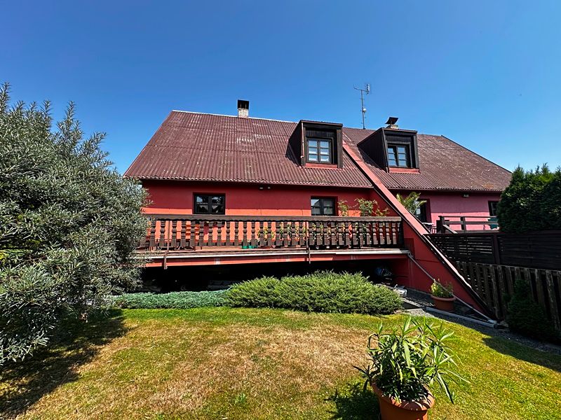 Prodej rodinného domu 200 m², pozemek 585 m² – fotografie 2