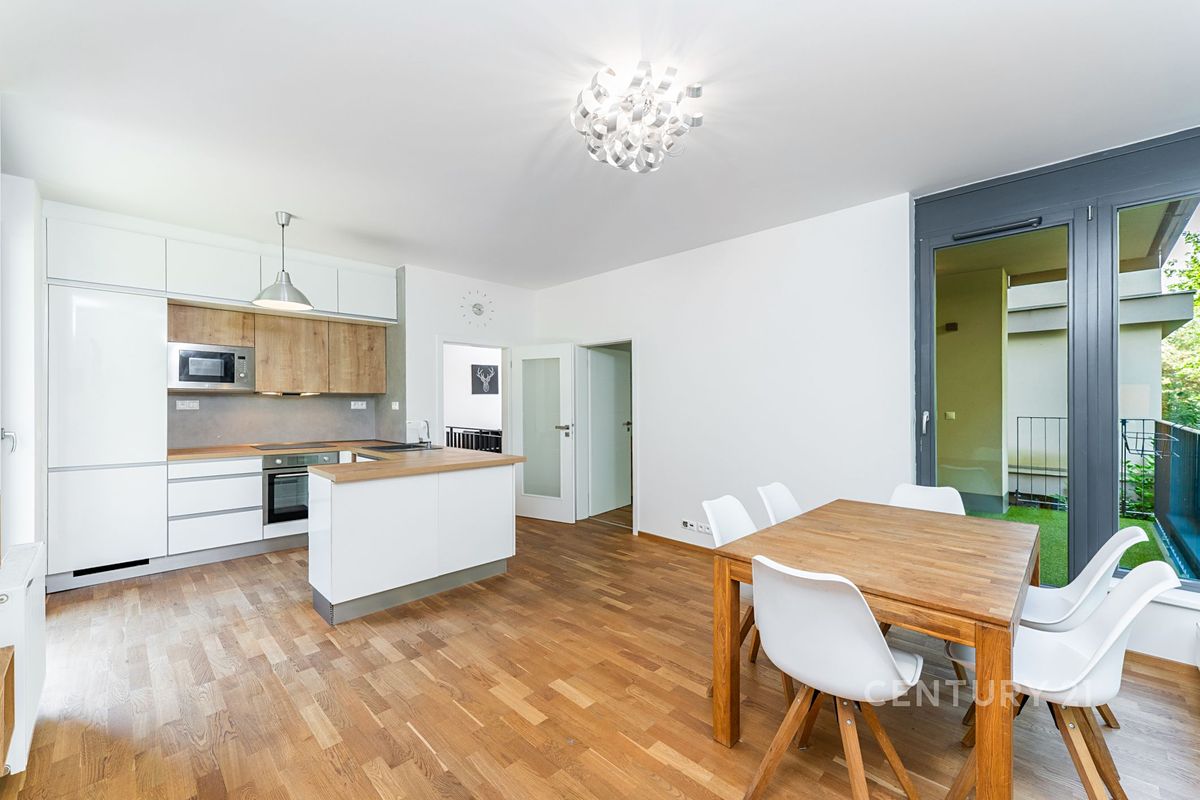 Pronájem bytu 4+kk 99 m²
