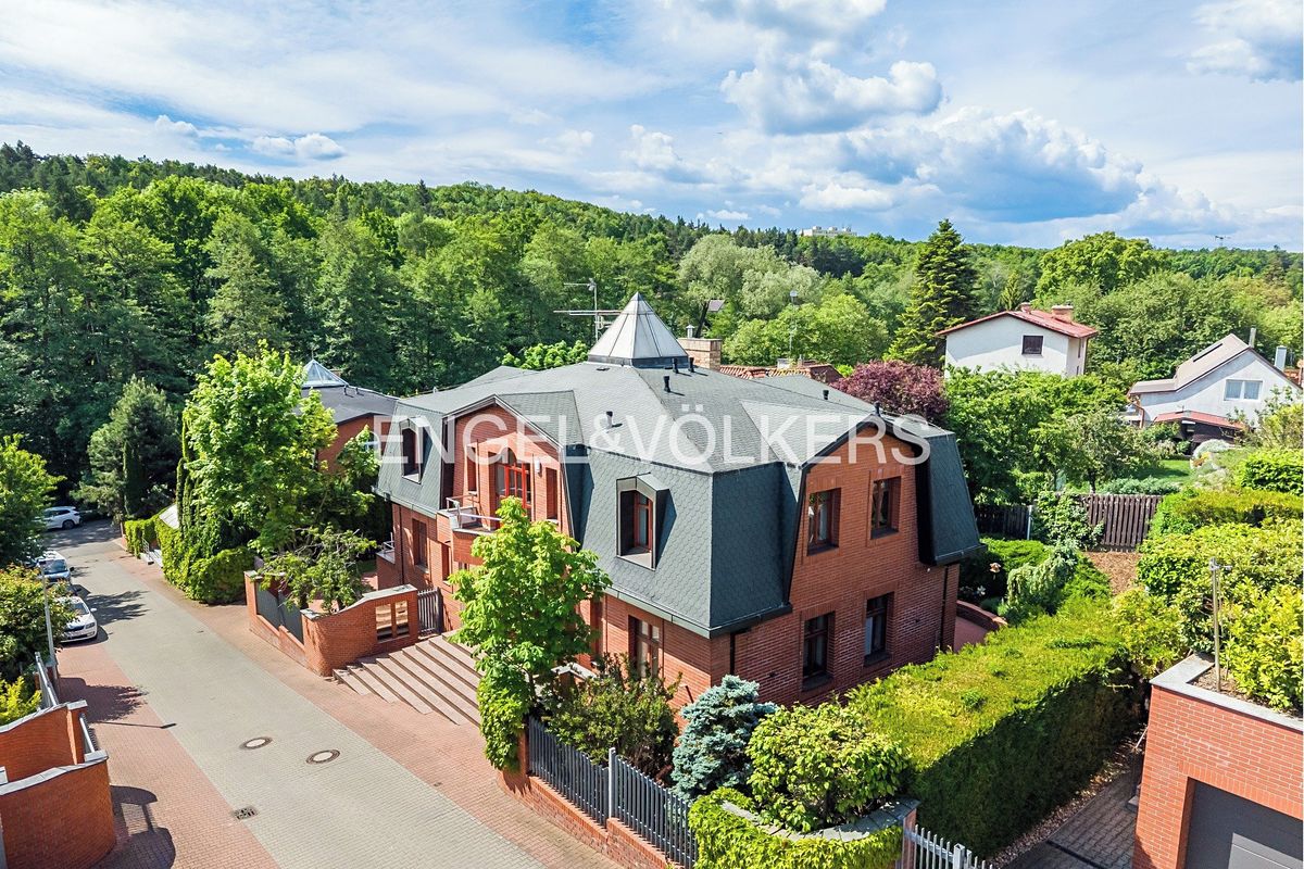 Prodej vily 385 m², pozemek 727 m² – fotografie 3