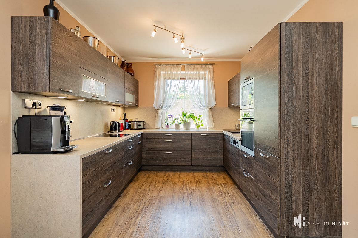 Prodej rodinného domu 153 m², pozemek 584 m² – fotografie 3