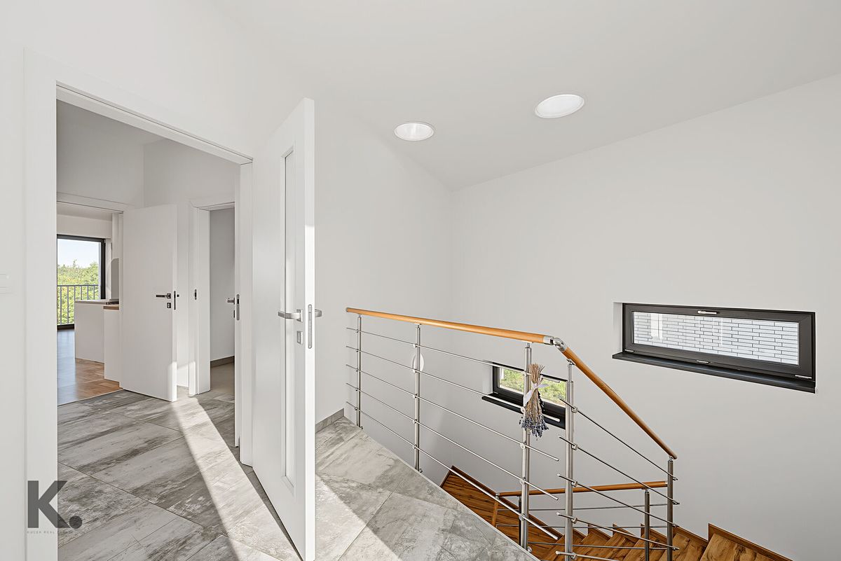 Prodej rodinného domu 211 m², pozemek 735 m² – fotografie 3