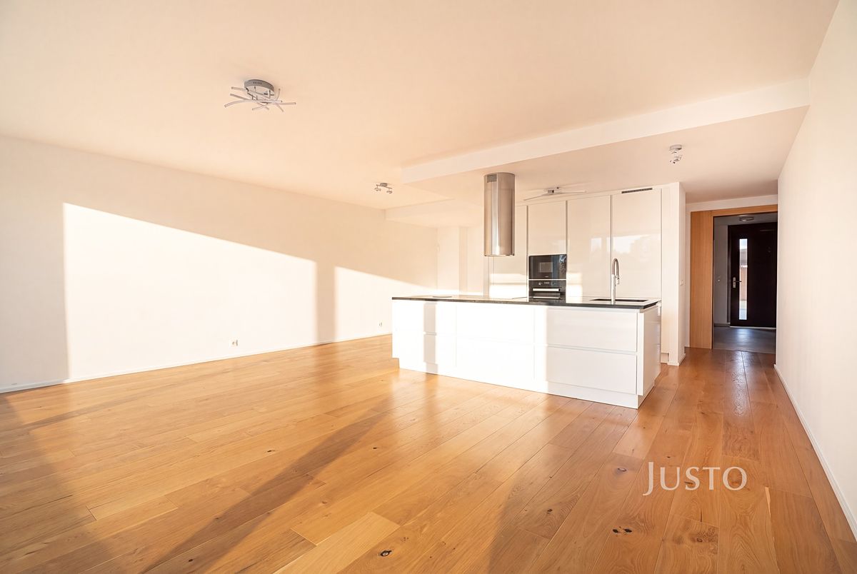 Prodej rodinného domu 279 m², pozemek 259 m² – fotografie 3