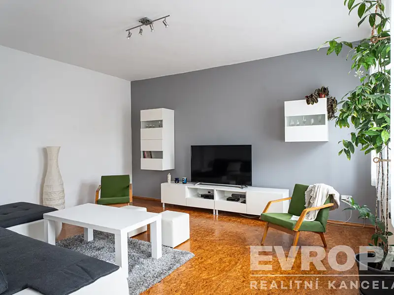 Prodej rodinného domu 270 m², pozemek 555 m², Trutnov – náhled fotky 2