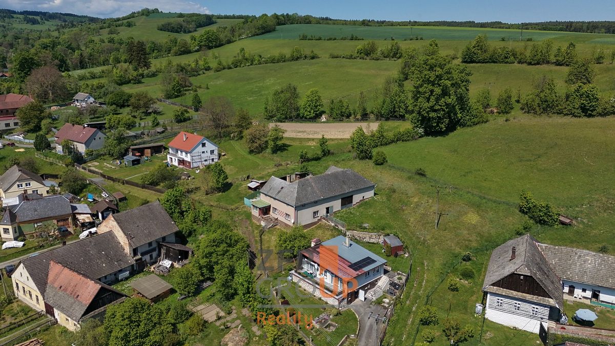 Prodej rodinného domu 240 m², pozemek 1359 m²