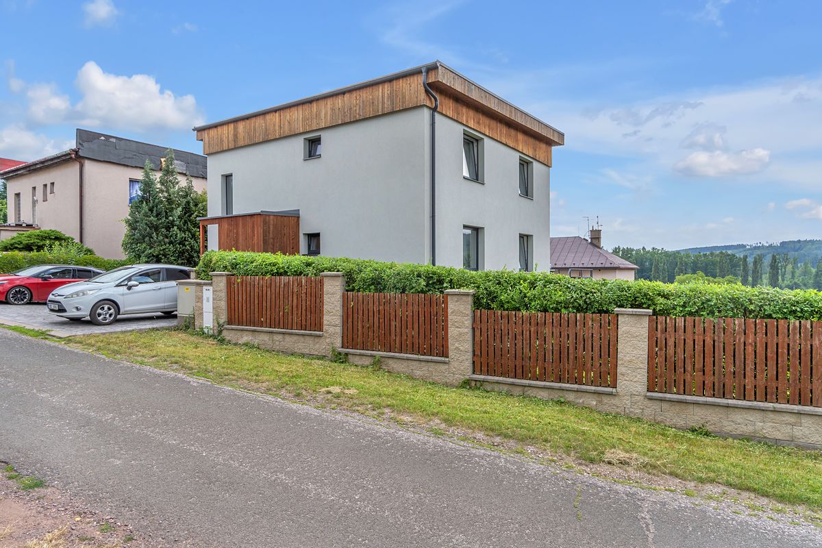 Prodej rodinného domu 180 m², pozemek 822 m² – fotografie 3
