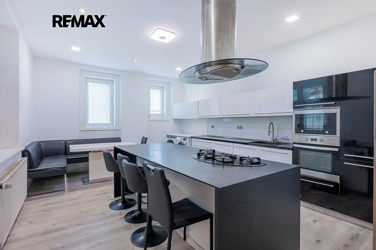 Pronájem bytu 4+kk 111 m²