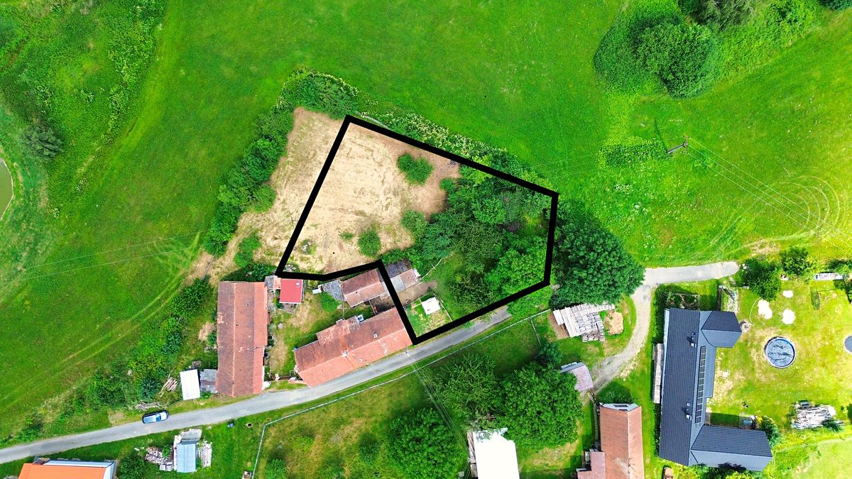 Prodej stavebního pozemku 1357 m² – fotografie 2