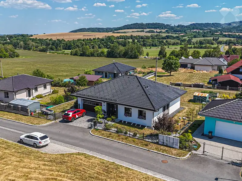 Prodej rodinného domu 189 m², pozemek 921 m², Nýrsko – náhled fotky 2