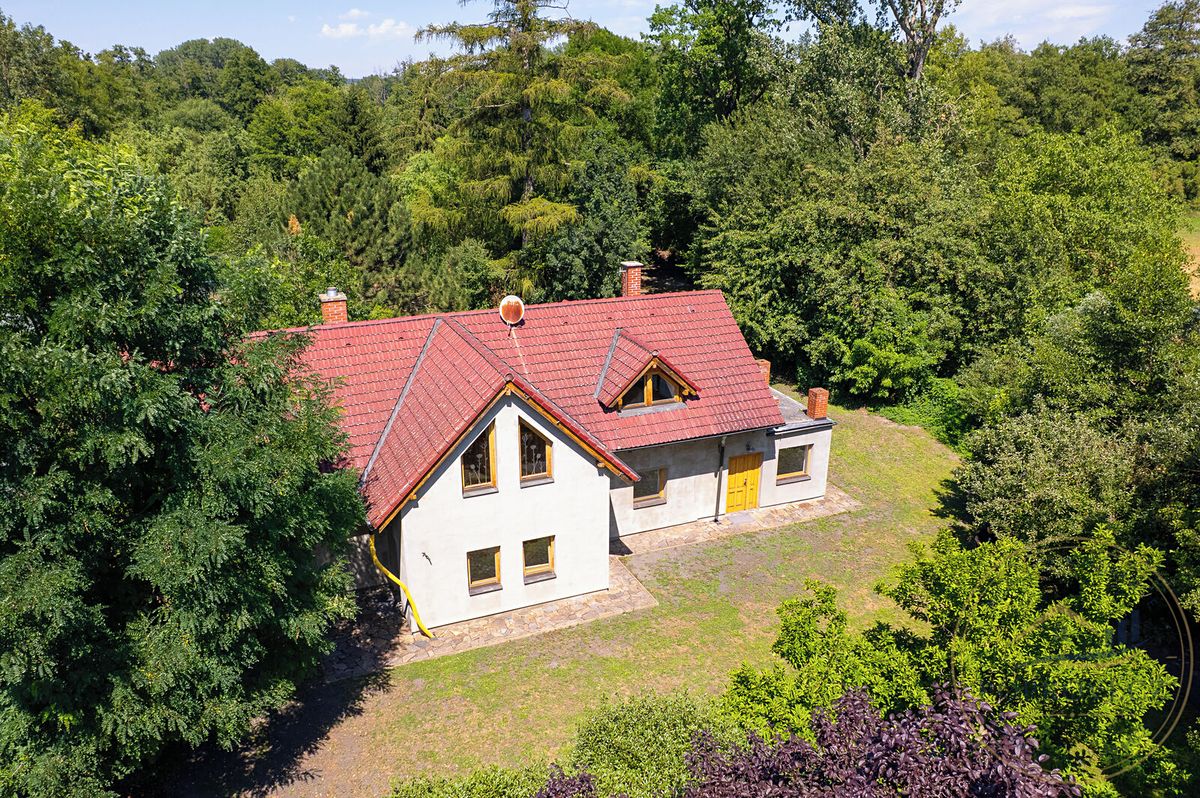 Prodej rodinného domu 188 m², pozemek 1718 m²
